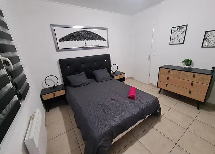 Avec Piscine Sans Vis-a-vis Caux-et-Sauzens